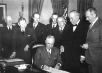 Plan Marshall, lluvia de dólares para Europa