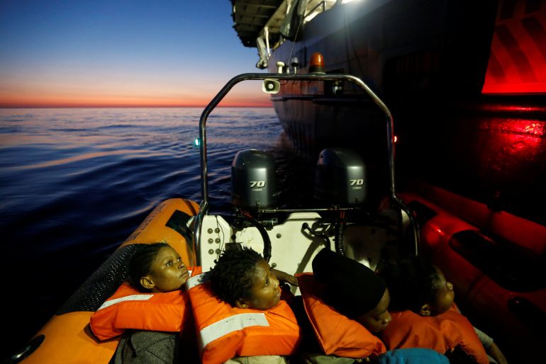 Migrantes rescatados frente a las costas de Libia, en el Mediterráneo central. Migrantes rescatados frente a las costas de Libia, en el Mediterráneo central.