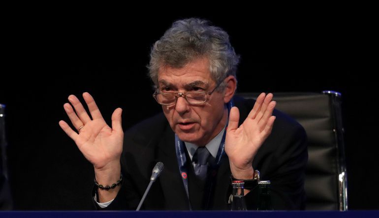 Ángel María Villar en una reunión de la UEFA Ángel María Villar en una reunión de la UEFA