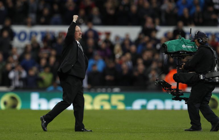 Rafa Benítez celebra el ascenso del Newcastle United. Rafa Benítez celebra el ascenso del Newcastle United.
