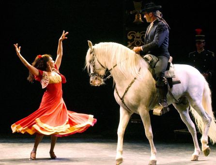 Imagen de una escena de 'Carmen', obra de Salvador Távora, en Sevilla (2003). Imagen de una escena de 'Carmen', obra de Salvador Távora, en Sevilla (2003).