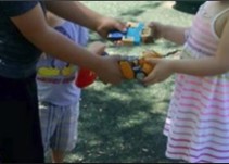 ¿Debemos enseñar a nuestros hijos a compartir contra su voluntad?, la pregunta viral que una madre lanza a través de las redes sociales