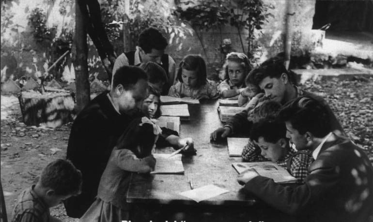 "Nuestra escuela expulsa a los pobres y aúpa a los ricos" "Nuestra escuela expulsa a los pobres y aúpa a los ricos"
