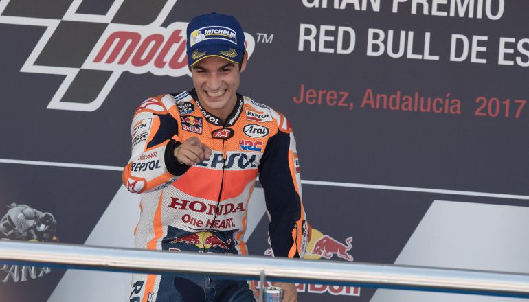 Dani Pedrosa festeja su victoria en el podio de Jerez Dani Pedrosa festeja su victoria en el podio de Jerez