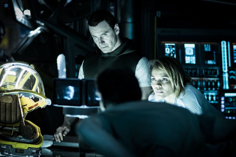 Vuelve Alien: Fassbender se come al Alien Vuelve Alien: Fassbender se come al Alien