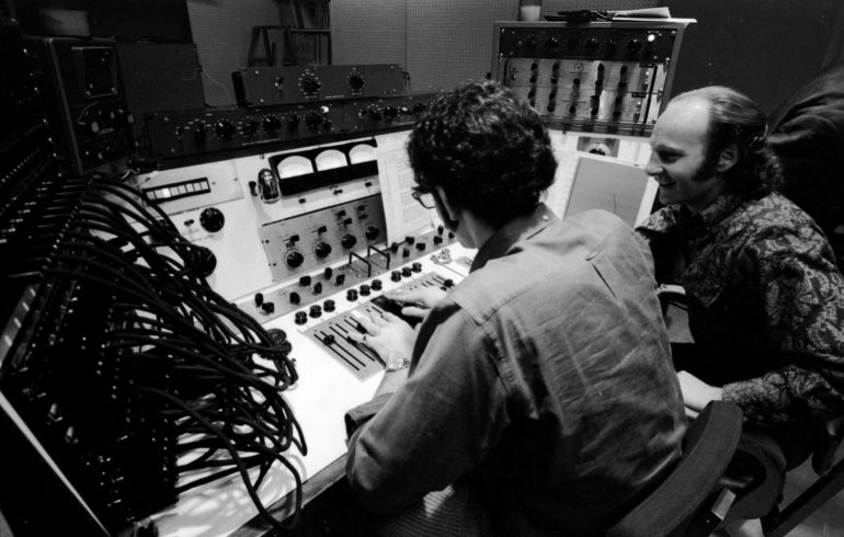 Paul Rothchild en el estudio de grabación en 1968 Paul Rothchild en el estudio de grabación en 1968
