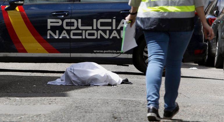 Parte de la escena del crimen donde Francisco Javier Martín Sáez, conocido como el histórico alunicero y butronero 'Niño Sáez', fue asesinado a tiros en el distrito madrileño de Latina. Parte de la escena del crimen donde Francisco Javier Martín Sáez, conocido como el histórico alunicero y butronero 'Niño Sáez', fue asesinado a tiros en el distrito madrileño de Latina.