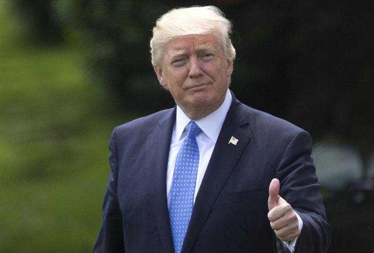 Donald Trump antes de despegar rumbo a Arabia Saudí, la primera parada de su gira internacional. Donald Trump antes de despegar rumbo a Arabia Saudí, la primera parada de su gira internacional.