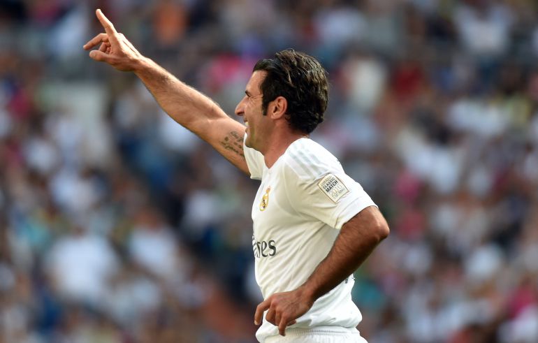 Figo celebra un gol con el Real Madrid en un partido benéfico Figo celebra un gol con el Real Madrid en un partido benéfico