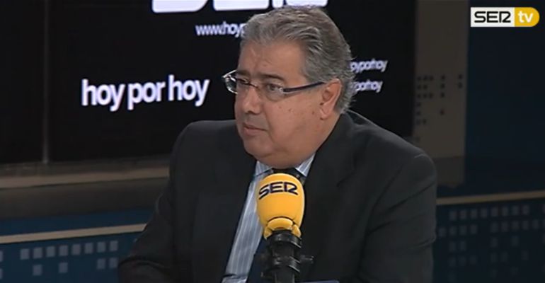 El ministro del Interior, Juan Ignacio Zoido, durante una entrevista en la Cadena Ser El ministro del Interior, Juan Ignacio Zoido, durante una entrevista en la Cadena Ser