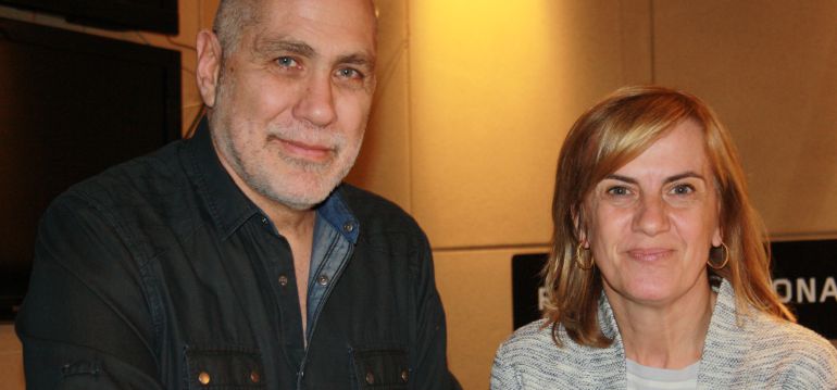 Guillermo Arriaga, junto a Gemma Nierga en los estudios de Ràdio Barcelona. Guillermo Arriaga, junto a Gemma Nierga en los estudios de Ràdio Barcelona.