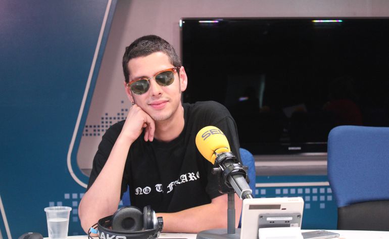El actor y director, Eduardo Casanova, presenta su película, 'Pieles', en 'Hoy por hoy' con Gemma Nierga. El actor y director, Eduardo Casanova, presenta su película, 'Pieles', en 'Hoy por hoy' con Gemma Nierga.