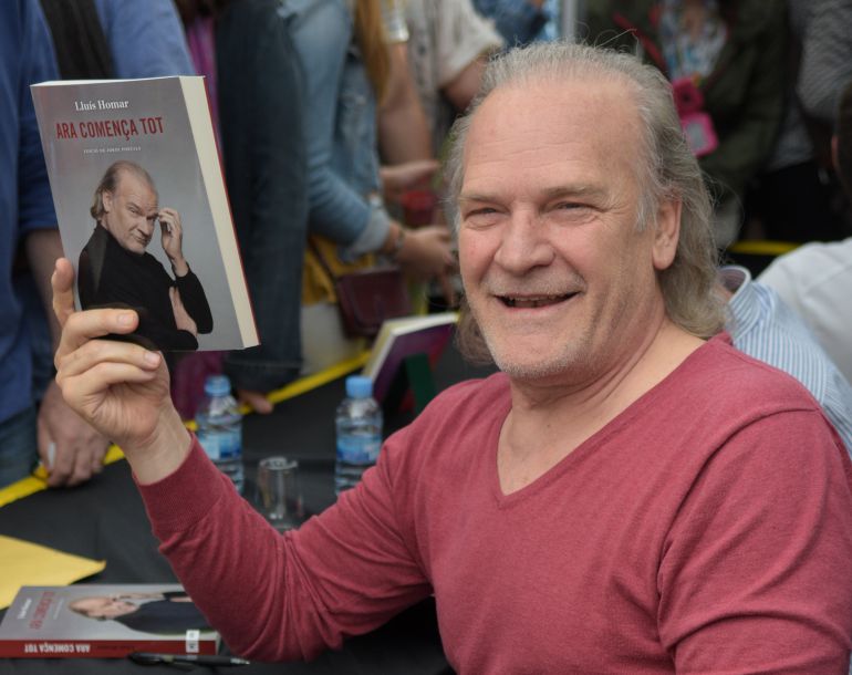Lluís Homar en la firma de su último libro en el día de Sant Jordi. Lluís Homar en la firma de su último libro en el día de Sant Jordi.