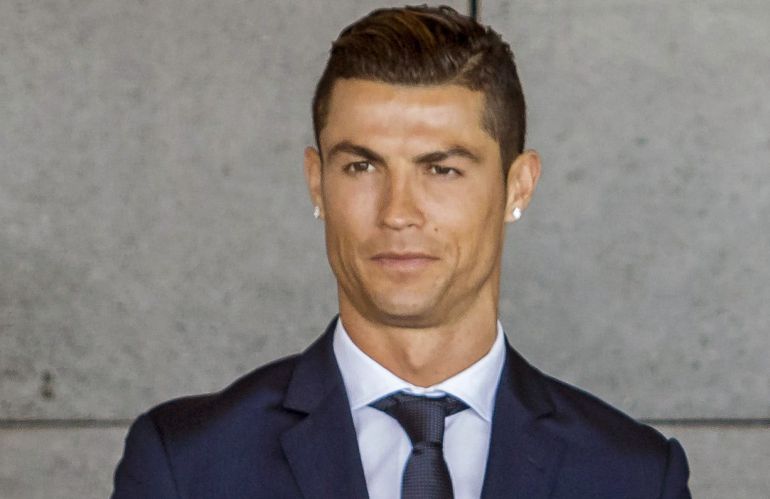 Foto de Cristiano Ronaldo, jugador contra el que la Fiscalía de Madrid ha presentado una denuncia que le acusa de crear una estructura societaria para defraudar 14,7 millones de euros de forma "consciente" Foto de Cristiano Ronaldo, jugador contra el que la Fiscalía de Madrid ha presentado una denuncia que le acusa de crear una estructura societaria para defraudar 14,7 millones de euros de forma "consciente"