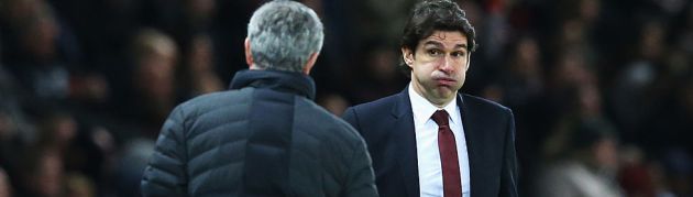 Karanka pone una mueca a Mourinho durante un partido de la Premier League Karanka pone una mueca a Mourinho durante un partido de la Premier League