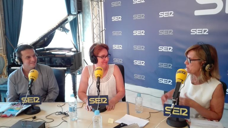 Cristina de Juan, propietaria del restaurante Dársena, explica en 'Hoy por hoy' las diferencias entre la paella valenciana y el arroz alicantino. Cristina de Juan, propietaria del restaurante Dársena, explica en 'Hoy por hoy' las diferencias entre la paella valenciana y el arroz alicantino.