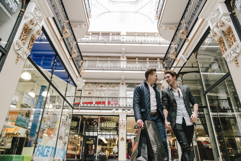 "Los homosexuales consumen un 40% más de productos Premium que los heterosexuales" "Los homosexuales consumen un 40% más de productos Premium que los heterosexuales"