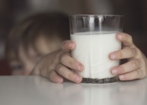 Esta es la mejor leche semidesnatada de España (y es de las más baratas)