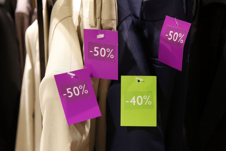 A punto de comenzar las rebajas estivales. A punto de comenzar las rebajas estivales.