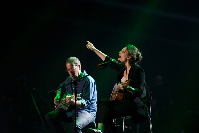 Luisa Sobral durante el concierto en homenaje a los afectados por el incendio de Portugal Luisa Sobral durante el concierto en homenaje a los afectados por el incendio de Portugal