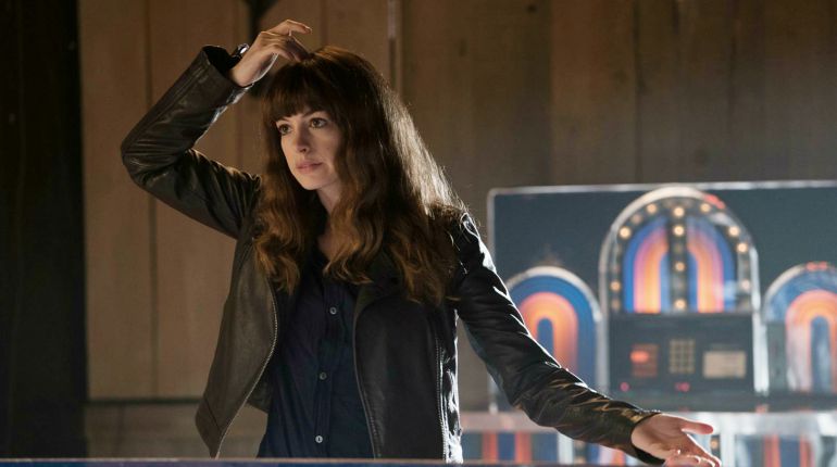Imagen de un fotograma de 'Colossal' en la que aparece Anne Hathaway, protagonista de la película. Imagen de un fotograma de 'Colossal' en la que aparece Anne Hathaway, protagonista de la película.