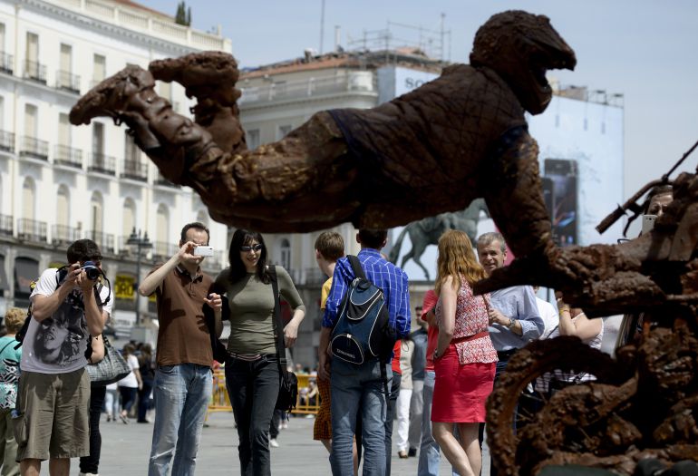 El cambio climático obligará al Yeti a trabajar de escultura humana en la Puerta del Sol El cambio climático obligará al Yeti a trabajar de escultura humana en la Puerta del Sol