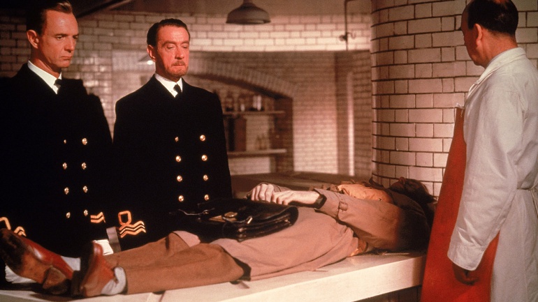Escena de la película “The man who never was” (El hombre que nunca existió), dirigida por Ronald Neame en 1956. Basada en la operación de inteligencia británica. Escena de la película “The man who never was” (El hombre que nunca existió), dirigida por Ronald Neame en 1956. Basada en la operación de inteligencia británica.