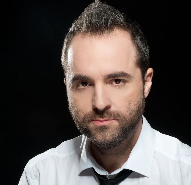 http://cadenaser.com/tag/antonio_martinez_toni/a/: Raúl Pérez 'Raphael' dedica una canción a los shorts http://cadenaser.com/tag/antonio_martinez_toni/a/: Raúl Pérez 'Raphael' dedica una canción a los shorts