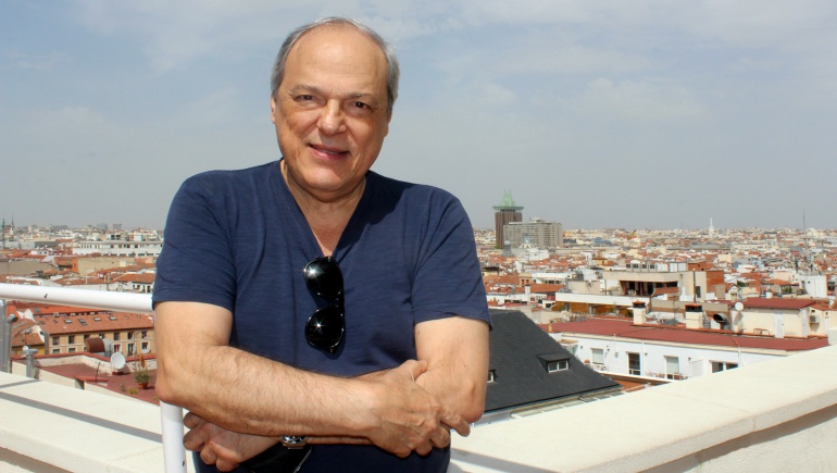 Toquinho posa en la terraza de la de la Cadena SER. Toquinho posa en la terraza de la de la Cadena SER.