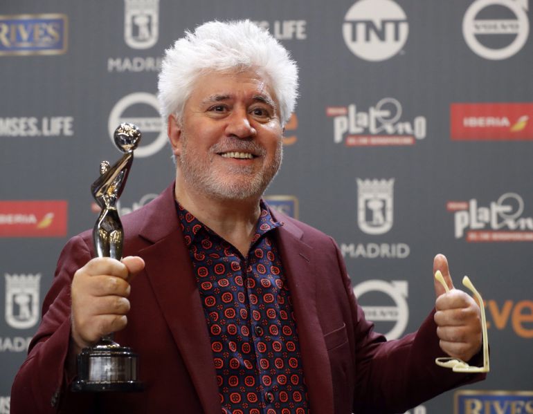 El director español Pedro Almodovar tras recibir el premio Platino a la Mejor Dirección por la película "Julieta",durante la ceremonia de entrega de los IV Premios Platino del Cine Iberoamericano celebrada esta noche en la Caja Mágica, en Madrid El director español Pedro Almodovar tras recibir el premio Platino a la Mejor Dirección por la película "Julieta",durante la ceremonia de entrega de los IV Premios Platino del Cine Iberoamericano celebrada esta noche en la Caja Mágica, en Madrid