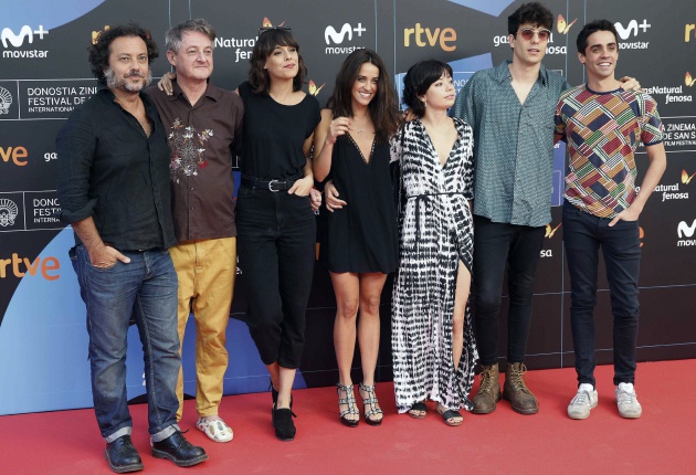 El equipo de la película "La llamada", de Javier Ambrossi y Javier Calvo, posa hoy en la Academia del cine, donde el director del Festival de San Sebastián, José Luis Rebordinos, ha dado a conocer lo títulos españoles que competirán en las diferentes secciones del Zinemaldia: a Sección Oficial, Zabaltegi, Perlas o Cine en Construcción El equipo de la película "La llamada", de Javier Ambrossi y Javier Calvo, posa hoy en la Academia del cine, donde el director del Festival de San Sebastián, José Luis Rebordinos, ha dado a conocer lo títulos españoles que competirán en las diferentes secciones del Zinemaldia: a Sección Oficial, Zabaltegi, Perlas o Cine en Construcción
