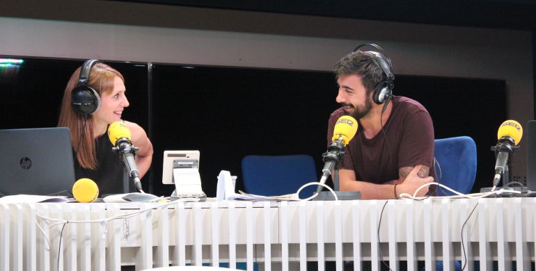 Macarena Berlín entrevista al cantante de rap 'Rayden'. Macarena Berlín entrevista al cantante de rap 'Rayden'.