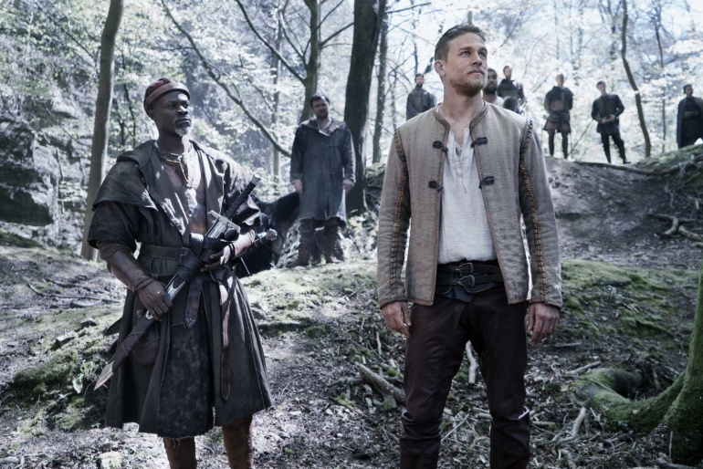 Charlie Hunnam y Djimon Hounsou Charlie Hunnam y Djimon Hounsou