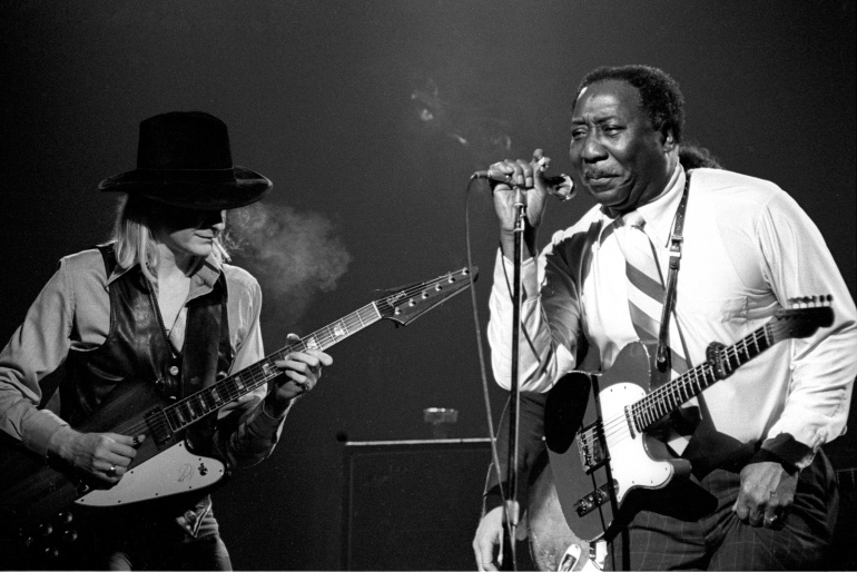 Muddy Waters junto a Johnny Winter en 1977 Muddy Waters junto a Johnny Winter en 1977