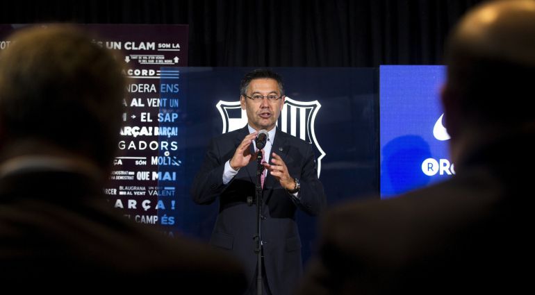 Josep Maria Bartomeu durante la presentación de Paulinho Josep Maria Bartomeu durante la presentación de Paulinho