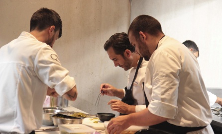 Un viaje gastronómico alrededor del mundo con Pau Arenós Un viaje gastronómico alrededor del mundo con Pau Arenós