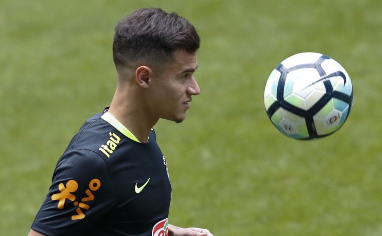 Coutinho durante un entrenamiento con Brasil Coutinho durante un entrenamiento con Brasil