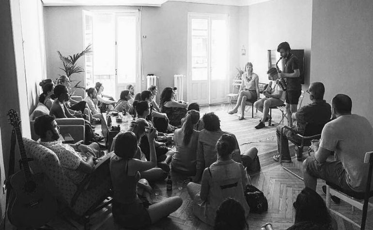 Uno de los conciertos en salones que organiza Living Room Concerts Uno de los conciertos en salones que organiza Living Room Concerts