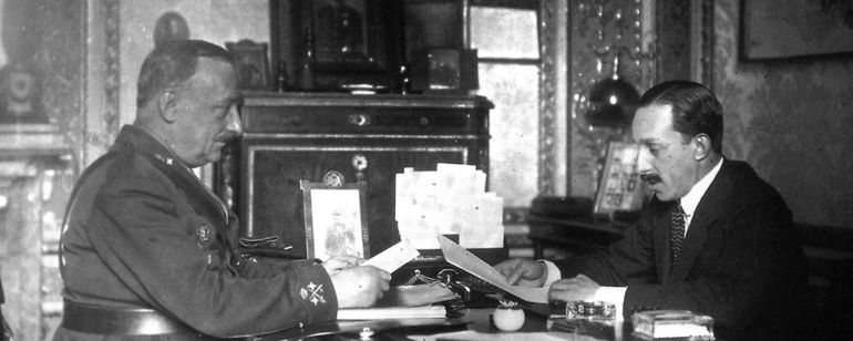 El golpista Miguel Primo de Rivera y el rey Alfonso XIII, despachando asuntos durante la dictadura que ambos impusieron en el país El golpista Miguel Primo de Rivera y el rey Alfonso XIII, despachando asuntos durante la dictadura que ambos impusieron en el país
