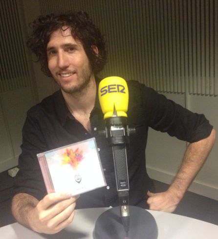 Joni Antequera, presumiendo de disco. Joni Antequera, presumiendo de disco.