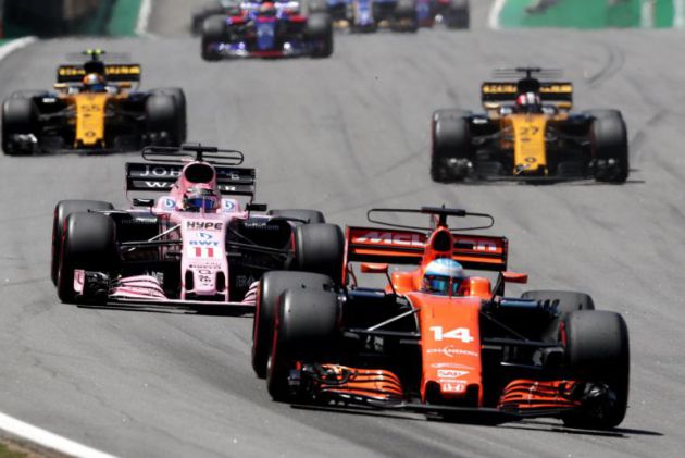Fernando Alonso, en Sao Paulo (Brasil). Carlos Sainz, al fondo Fernando Alonso, en Sao Paulo (Brasil). Carlos Sainz, al fondo