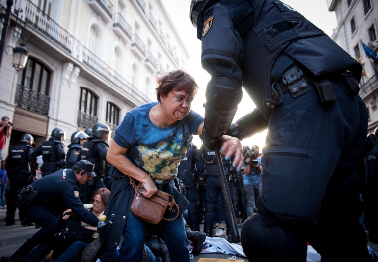 Una mujer herida tras unos enfrentamientos con la Policía en octubre de 2014 en Madrid Una mujer herida tras unos enfrentamientos con la Policía en octubre de 2014 en Madrid