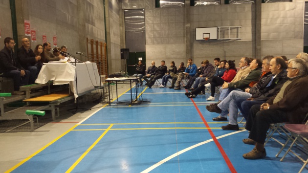Reunión de vecinos para conocer detalles de las ayudas para compensar las pérdidas Reunión de vecinos para conocer detalles de las ayudas para compensar las pérdidas