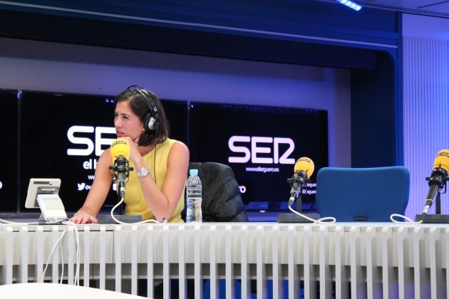 Garbiñe Muguruza en los estudios de la Cadena SER durante la entrevista con Manu Carreño. Garbiñe Muguruza en los estudios de la Cadena SER durante la entrevista con Manu Carreño.
