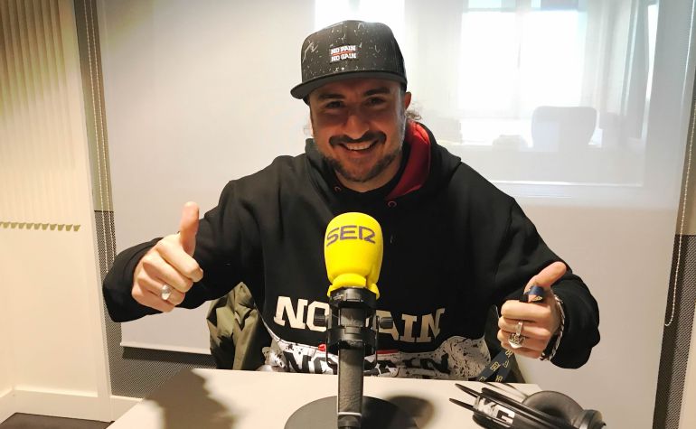 Sho-hai va perdiendo el miedo a las entrevistas... ¡cada vez está más suelto! Sho-hai va perdiendo el miedo a las entrevistas... ¡cada vez está más suelto!