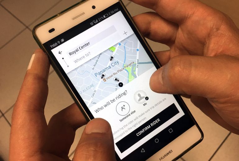 Las baterías son uno de los elementos esenciales de los teléfonos móviles y también de otros equipos electrónicos como las tabletas o los ordenadores portátiles.
Las baterías son uno de los elementos esenciales de los teléfonos móviles y también de otros equipos electrónicos como las tabletas o los ordenadores portátiles.