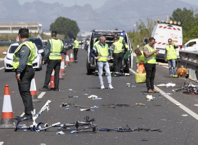 Agentes de la Guardia Civil y Emergencias en el lugar del atropello, el pasado 7 de mayo Agentes de la Guardia Civil y Emergencias en el lugar del atropello, el pasado 7 de mayo