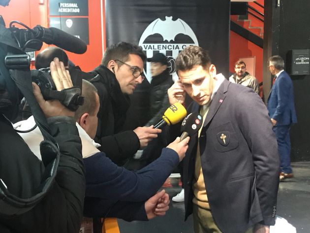 Hugo Mallo, en zona mixta, habla al micrófono de la SER Hugo Mallo, en zona mixta, habla al micrófono de la SER