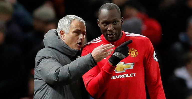 Lukaku y Mourinho, durante el partido Lukaku y Mourinho, durante el partido