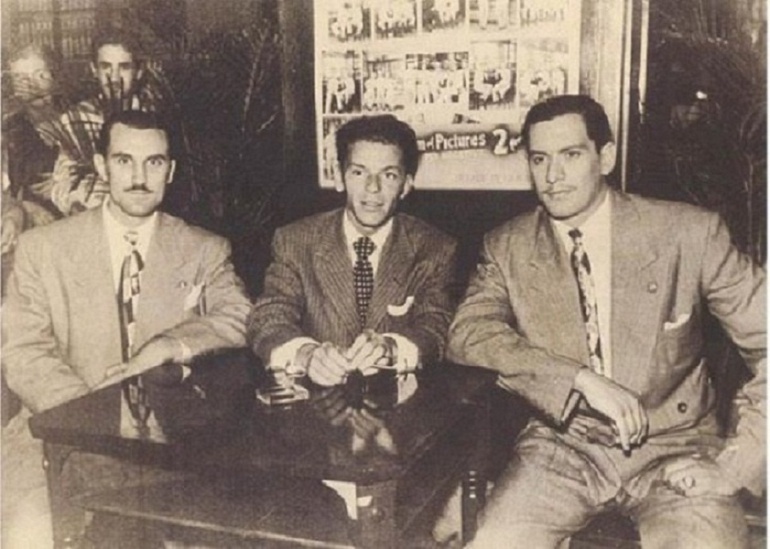 Frank Sinatra (centro), junto a los mafiosos norteamericanos Joe y Rocco Fischetti, en un bar de La Habana Frank Sinatra (centro), junto a los mafiosos norteamericanos Joe y Rocco Fischetti, en un bar de La Habana